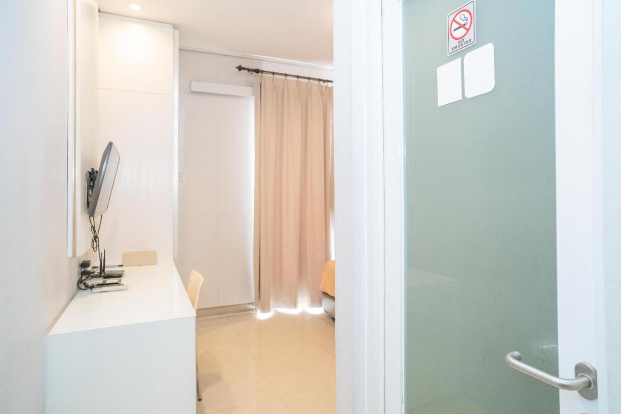 Reddoorz At Tirta Mansion Paramount Gading Cicayur المظهر الخارجي الصورة